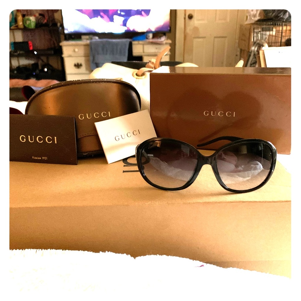 ❤️SOLD❤️Gucci Sunglasses with Rhinestone GG Hearts